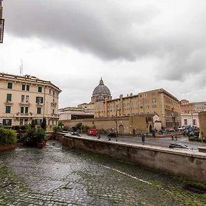 https://allombra-del-cupolone.it-romehotels.com
